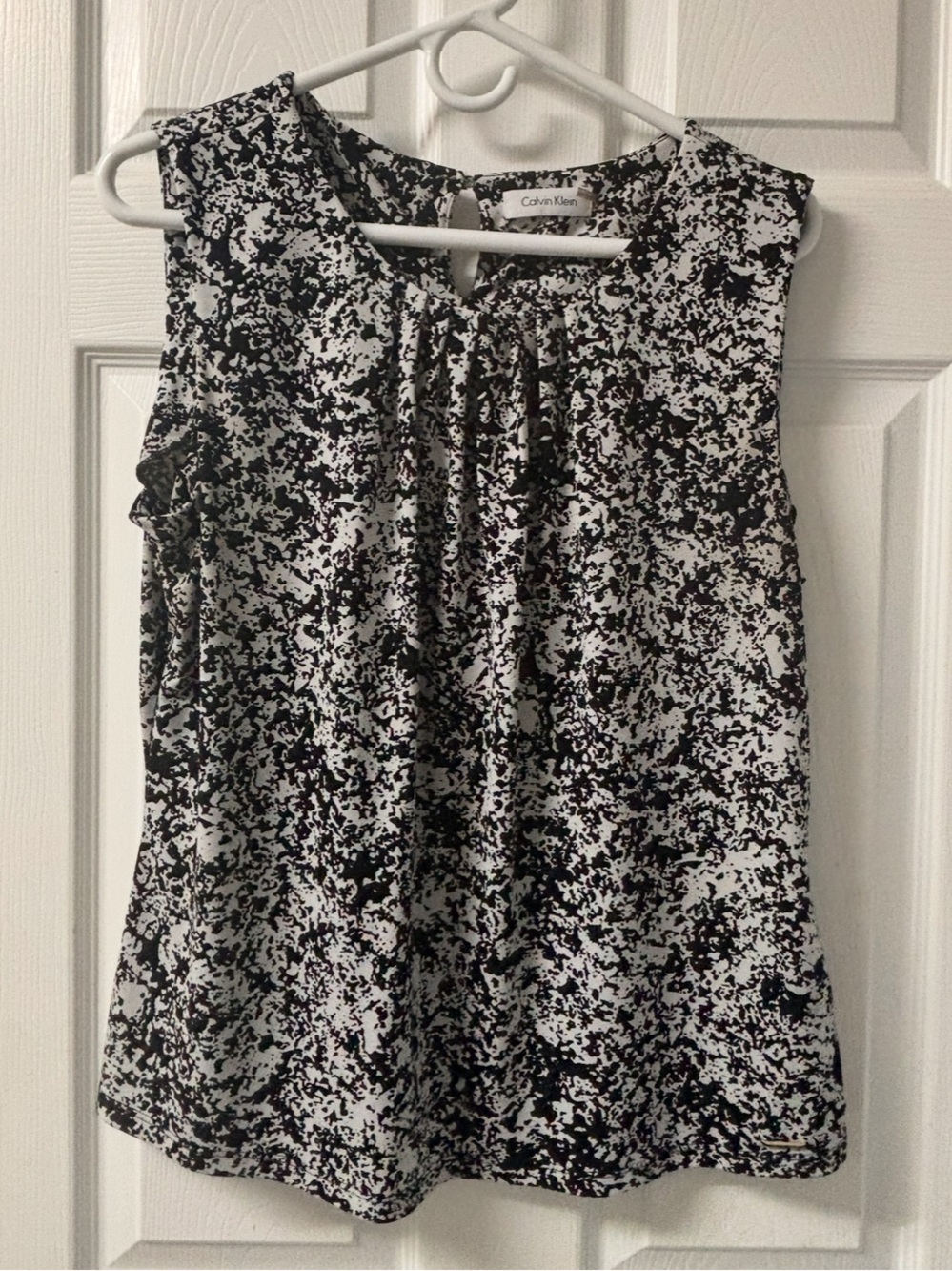 Calvin Klein Black & White Abstract Print Sleeveless Blouse